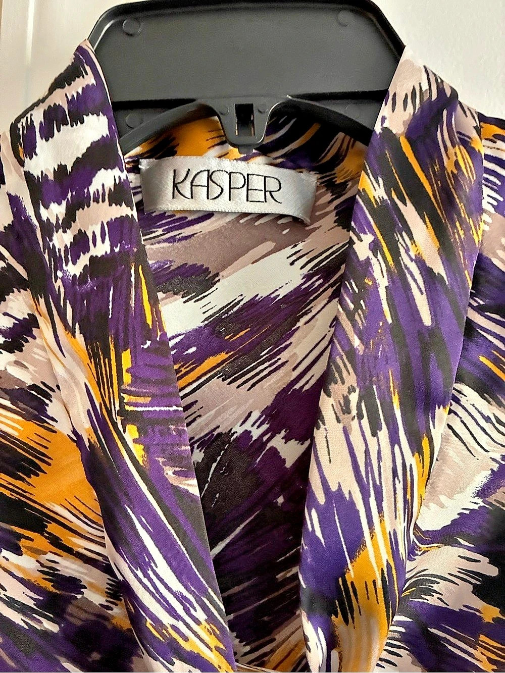 Kasper Abstract Sleeveless Blouse in Purple & White Like New - Picture 3 of 3